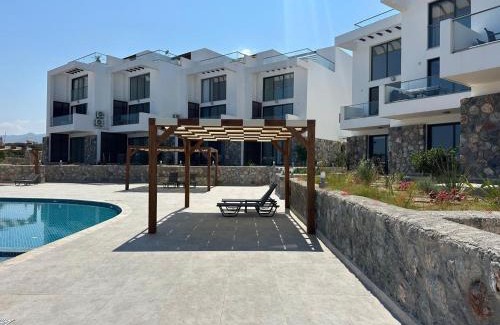 Kucukerenkoy Apartment | Oceanfront Loft Apartment Spacious Rooftop Terrace Pool