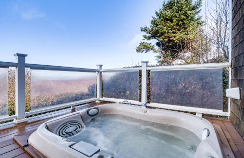 Moclips House | Oceanfront Moclips Escape with Deck and Beach Access!