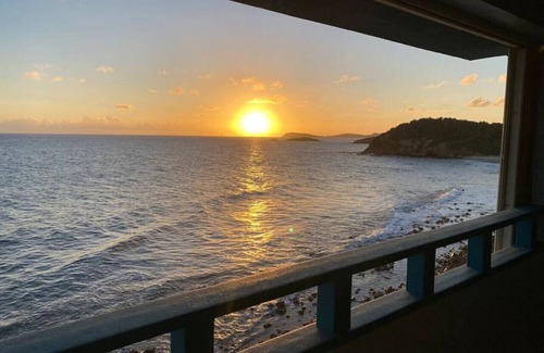 Bolongo Bay Condo | Oceanfront Newly Renovated Condo