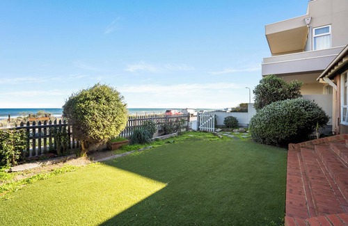 Henley Beach South House | "Oceanfront Oasis: A Tranquil Retreat Steps from the Sea!