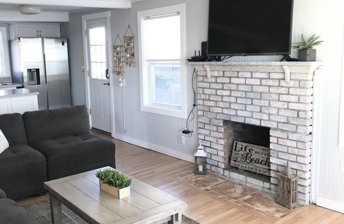 Old Saybrook House | Oceanfront Oasis Spacious 3-Bedroom, 2-Bath Retreat for 12 Linens Included
