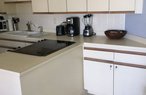 Seven Mile Beach Condo | Oceanfront -on 7 Mile Beach- 1 Bed-Cayman Reef Resort # 21 Sleeps 4,