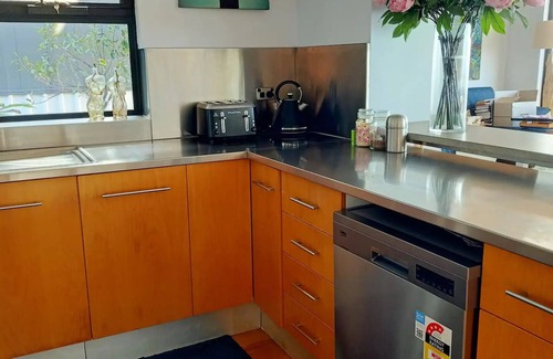 Port Kembla House | OCEANFRONT, PORT KEMBLA n- Sleeps 10n- 4 Bedroomsn- + Foldoutn- Great Viewsn