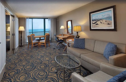 Brush - Stewarts House | Oceanfront Resort w/Sparkling Pool, Gym & Volleyball Court! Near the Beach!