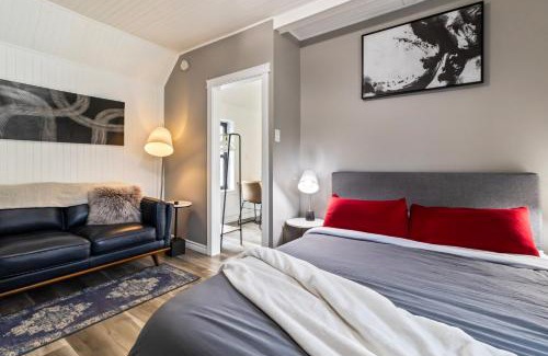 Shediac Apartment | Oceanfront Retreat Behind Ice Cream Shop