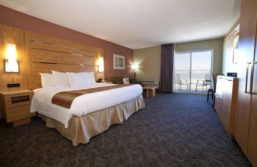 Tybee Island Hotel | Oceanfront Room w/Private Balcony, WiFi, and Incredible Coastline Views