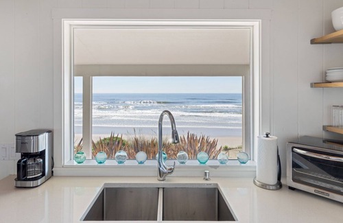 South Beach Cottage | Oceanfront- Sea Gem Cottage