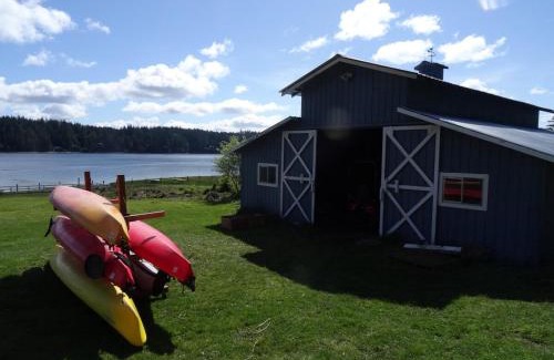 Shelton House | Oceanfront Studio/Loft: Alpacas, Oysters & Kayaks