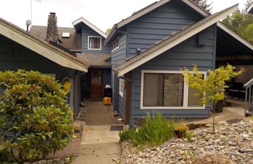 Shelton House | Oceanfront Studio/Loft: Alpacas, Oysters & Kayaks