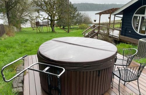Shelton House | Oceanfront Studio/Loft: Alpacas, Oysters & Kayaks