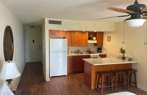 Kahana Condo | Oceanfront Studio w. AC, Gym & Pool | Kahana Gem!