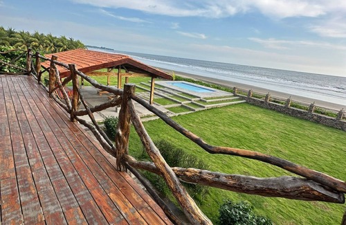 Aserradores House | Oceanfront Surf House w/Pool on One-Acre Gated Property