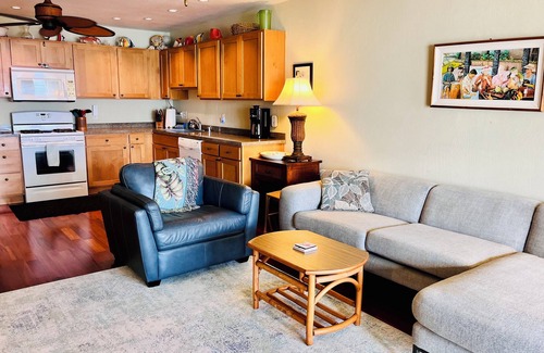 Ualapue Condo | Oceanfront Top Floor Molokai Condo! Lush East End Location!