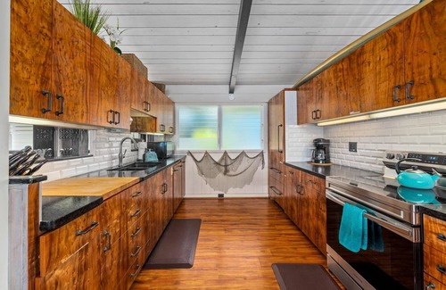 Kahaluu Bay House | Oceanfront Tranquility at Hale Maluhia, Kona Coast