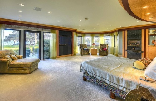 Saanich East House | Oceanfront Uplands Estate