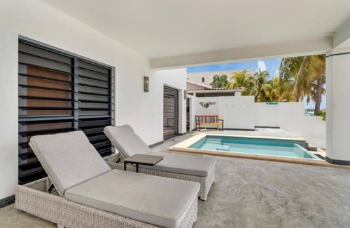 Playa Villa | Oceanfront Villa Dos Hermanos