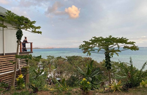 Malolo Island House | Oceanfront Villa. Exclusive Island villa overlooking Namotu and Tavarua Islands