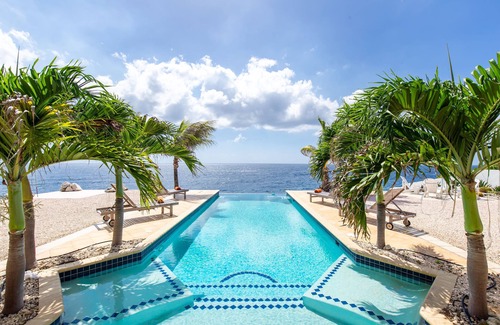 St. Marie Villa | Oceanfront Villa w/5 bedrooms & pool -Near Beaches & Restaurants - Coral Estate