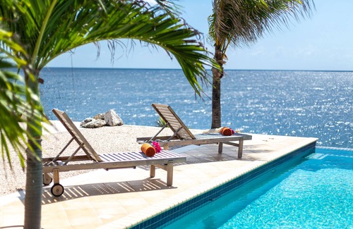 St. Marie Villa | Oceanfront Villa w/5 bedrooms & pool -Near Beaches & Restaurants - Coral Estate