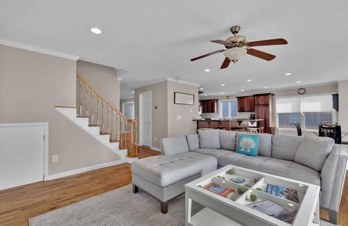 Keansburg Villa | Oceanfront Villa with Skyline Views