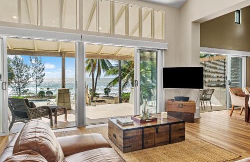 Mowbray House | Oceans Edge Beach House At Oak Beach