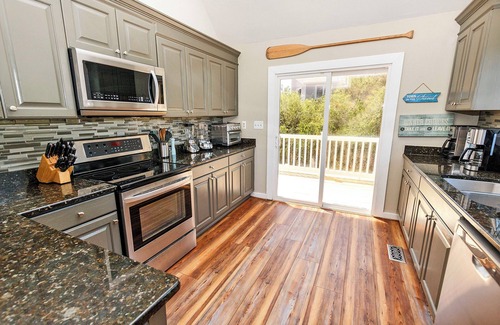 Whalehead Beach House | Oceanside, 7 BRs, Private Pool, Sun and Covered Decks, Yard, WC912, The Whistling Whale