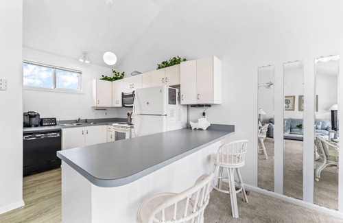 Ocean Sands Condo | Oceanside condo with pool, tennis, 2 balconies, central AC, & washer/dryer