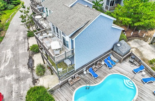 Ocean Sands Condo | Oceanside condo with pool, tennis, 2 balconies, central AC, & washer/dryer