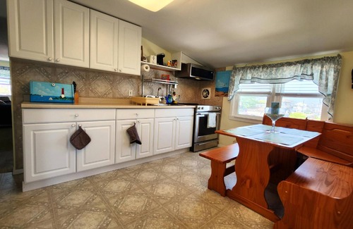 Beach Haven Terrace Apartment | OCEANSIDE Getaway: Affordable 3 Bedroom, Top Floor Apartment with Pickleball Fun