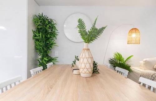 Bokarina Apartment | Oceanus oasis at Bokarina Beach -stunning modern coastal apartment