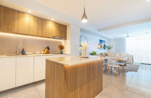 Bokarina Apartment | Oceanus oasis. Stunning modern coastal apartment