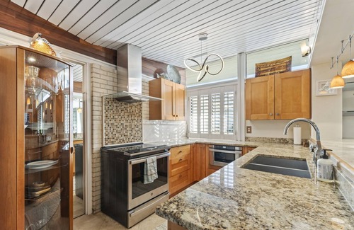 Atlantic Beach Apartment | Oceanview and Poolside Studio at The Atlantic Beach Estate & Gardens
