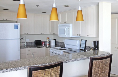 Ash Condo | Oceanview Condo w/Full Kitchen & Balcony