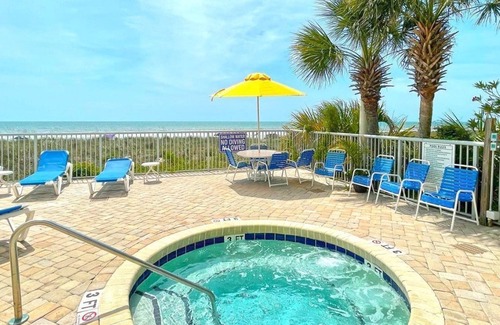 Ash Condo | Oceanview Condo w/Full Kitchen & Balcony