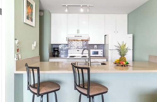 Historic Kailua Village Condo | Oceanview Escape in Kona – Pool, Hot Tub & Elevator Access!