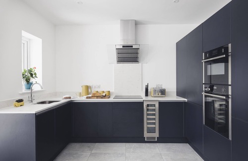 Perranporth Cottage | Oceanwalk - sleeps 8 guests in 4 bedrooms