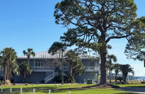 Panacea Condo | Ochlocknee Bay front condo located in George's Lighthouse gated community.