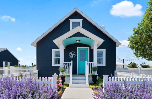 Villas Apartment | Octopus Cottage: Hot Tub | Kayaks | Fire Pit