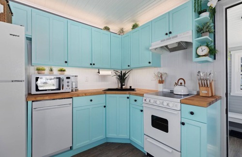 Villas Apartment | Octopus Cottage: Hot Tub | Kayaks | Fire Pit