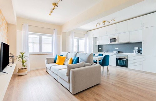 Paco De Arcos Apartment | Oeiras Spacious and Modern Flat