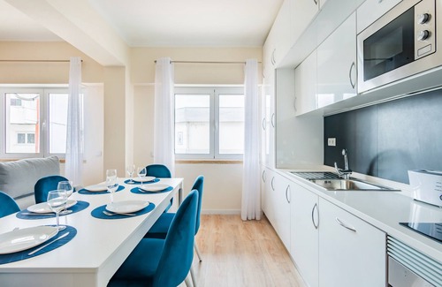 Paco De Arcos Apartment | Oeiras Spacious and Modern Flat