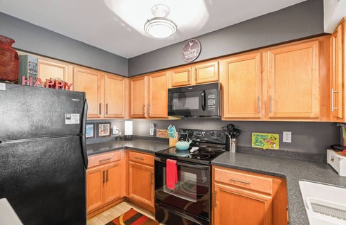 North Capitol Condo | ♥️of DWTN Nashville/On the RIVER/King BDS/2 BA/Safe Walk 2 BROADWAY/POOL