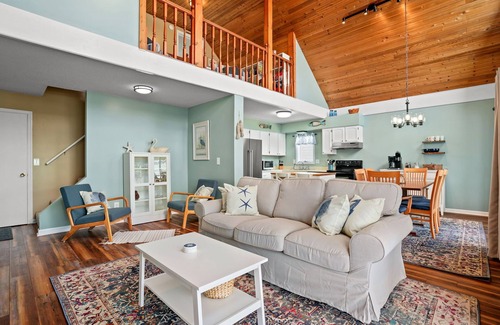 Captain's Cove House | Off Duty - Pet Friendly, Waterfront!