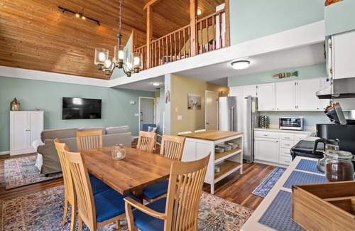 Captain's Cove House | Off Duty - Pet Friendly, Waterfront!