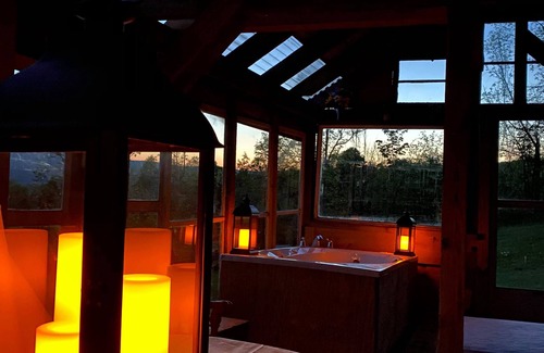 Town of Broome House | Off-Grid Glass Barn with Mountain View, Tub, Fan & Wi-fi