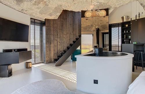 Lembeek Apartment | Off Tower Hotel