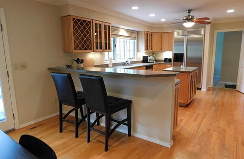 Creve Coeur House | Office and 5 BR, Updated Bathrooms, Movie Theater in Creve Coeur
