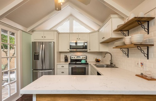 Historic Seaport House | Ohana Paradise At The Historic Seaport , Old Town. Private Home.