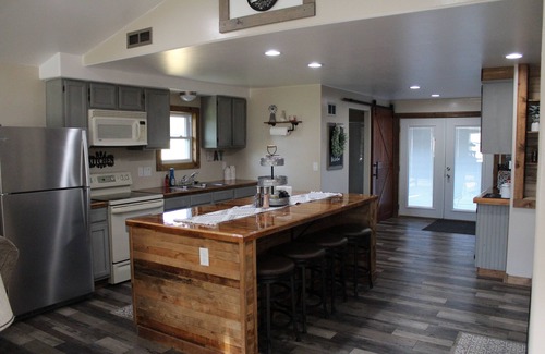 Prairie Du Chien House | Ohio Street Retreat-hot tub, massage chair, pool