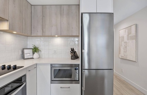 South Pandosy Apartment | Okanagan Lakefront Luxury - 2 bed 2 bath lakeview condo